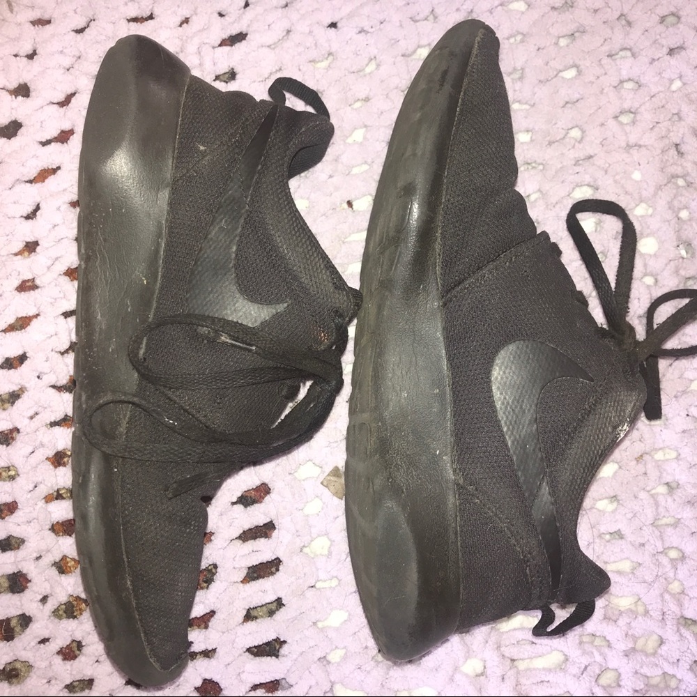 Nike roshe all black sneakers women size 7 cheap